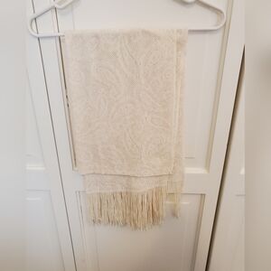 SALE!! Lovely VTG Crochet-like Ivory Lace Shawl